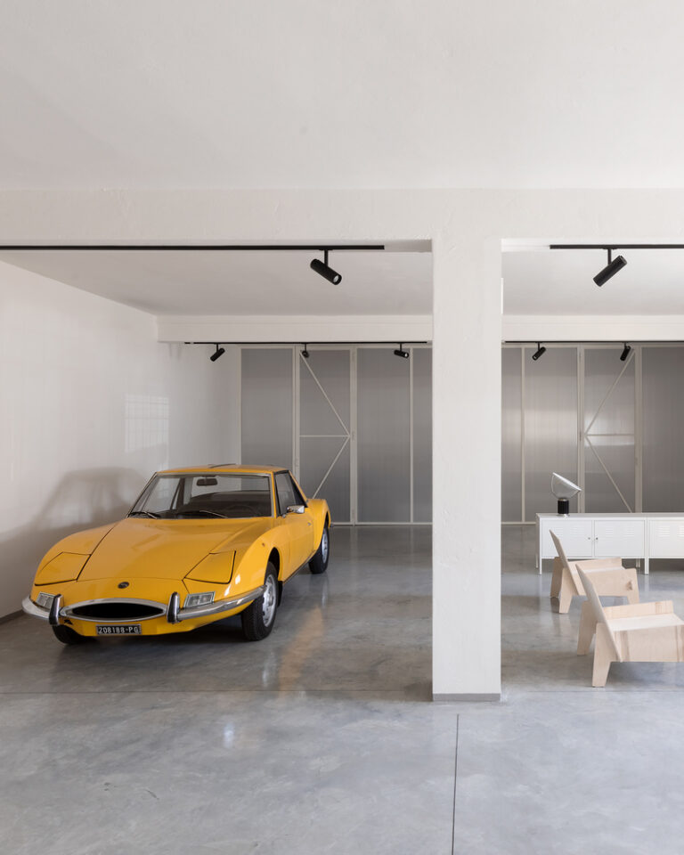 Studio Garage, il tempio per automobili di Fontego Architettura