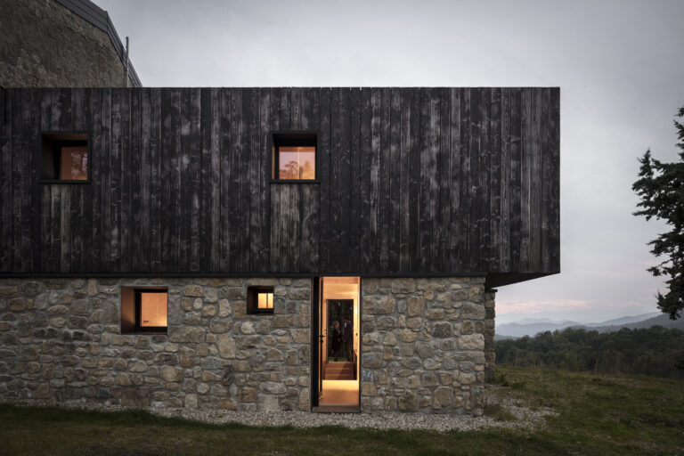 Ca’ Inua, la casa di Ciclostile Architettura in simbiosi con il territorio
