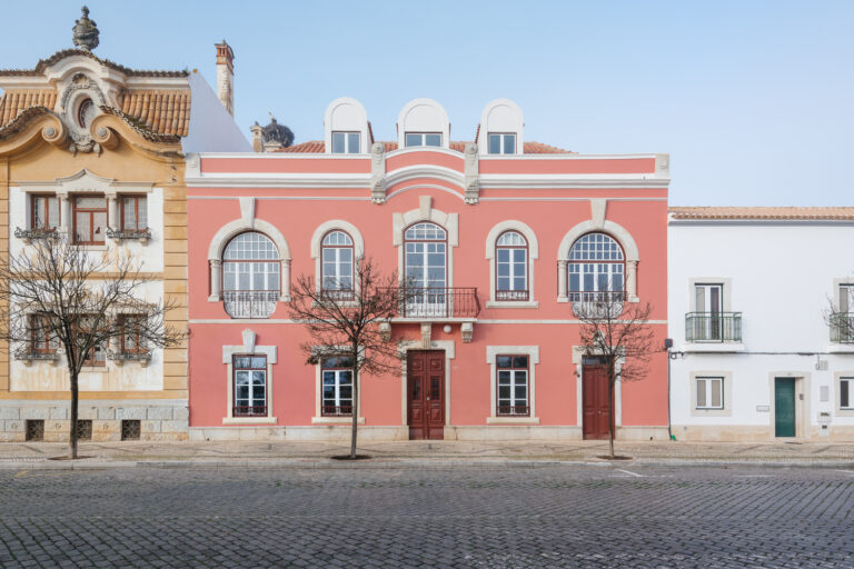 Rose Building, l’interior design sofisticato fa rinascere un antico palazzo portoghese