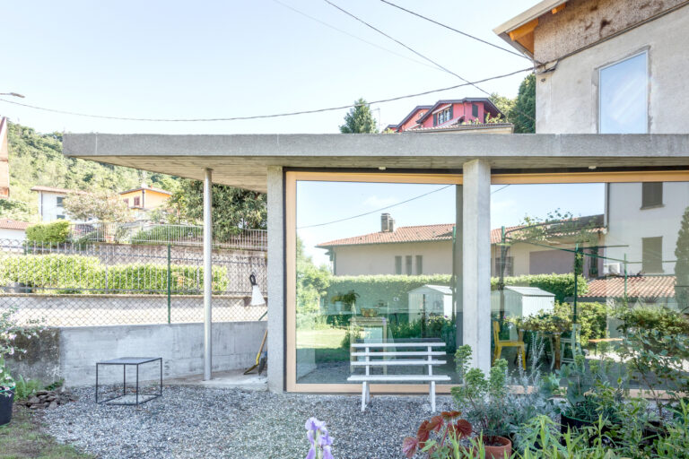Costruire a triangolo: OASI Architects amplia un’abitazione ad Albate