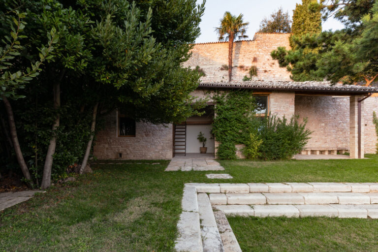 Casa AR ad Assisi, una casa in armonia con la natura