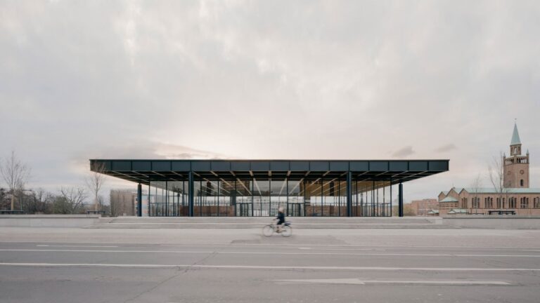 Riapre la Neue Nationalgalerie di Berlino, ristrutturata da Chipperfield