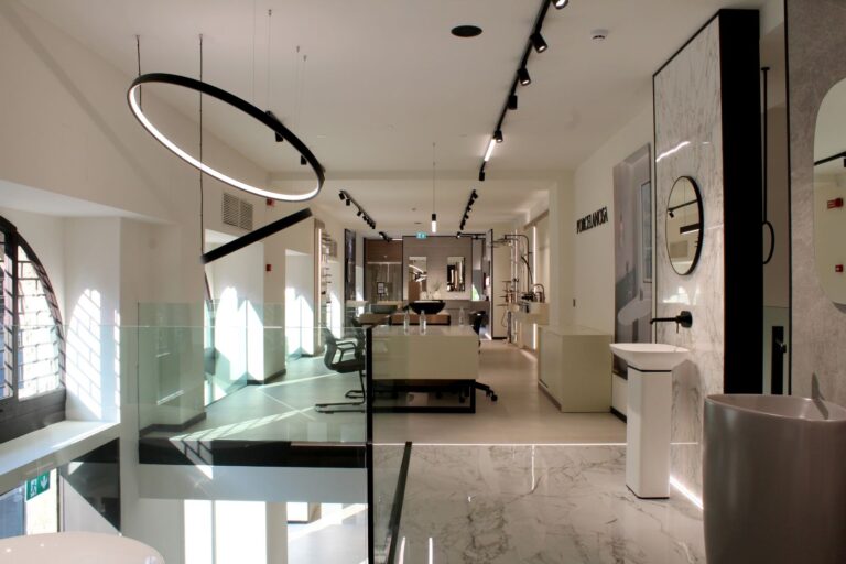 Il nuovo showroom di Porcelanosa a Milano
