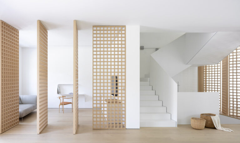 Casa della Tranquillità, colori e forme naturali per il progetto di Tal Goldsmith Fish