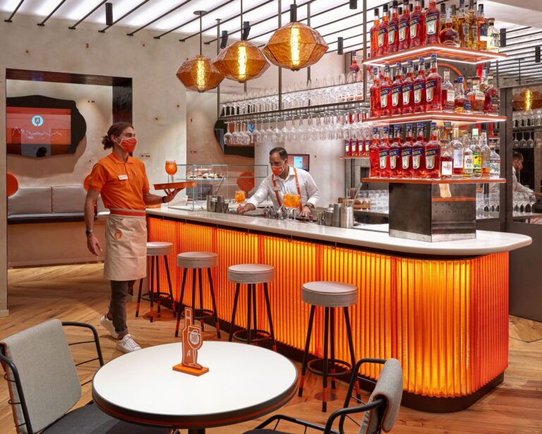 Terrazza Aperol, l’aperitivo italiano in grande stile a Venezia