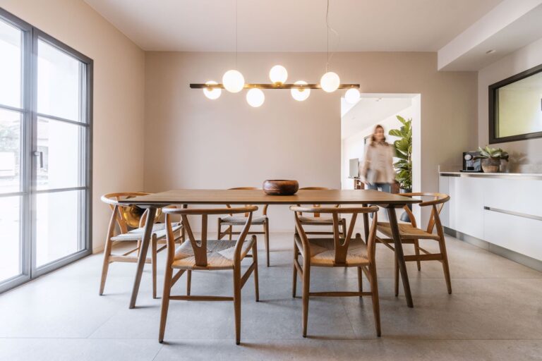 Casa Bona, dal fienile alla villa minimal-chic
