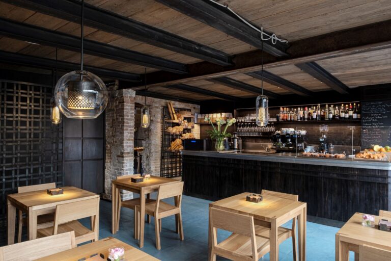 Il Refettorio, l’identità di Venezia nel nuovo ristorante di Studio Tortato per Majer