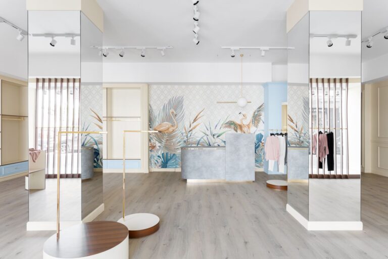 Reve Store, colori pastello, legno e oro per il negozio firmato Dudesign