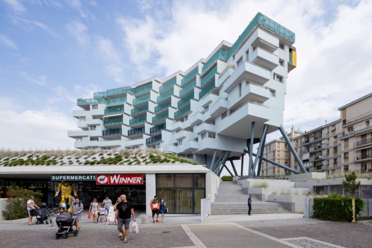 Le bâtiment descendant l’escalier: la casa vacanze di ELASTICOFarm al Lido di Jesolo