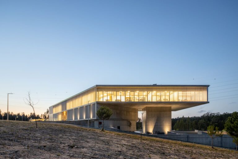 AOC Business Center, il progetto industrial di Mube Arquitectura in Portogallo