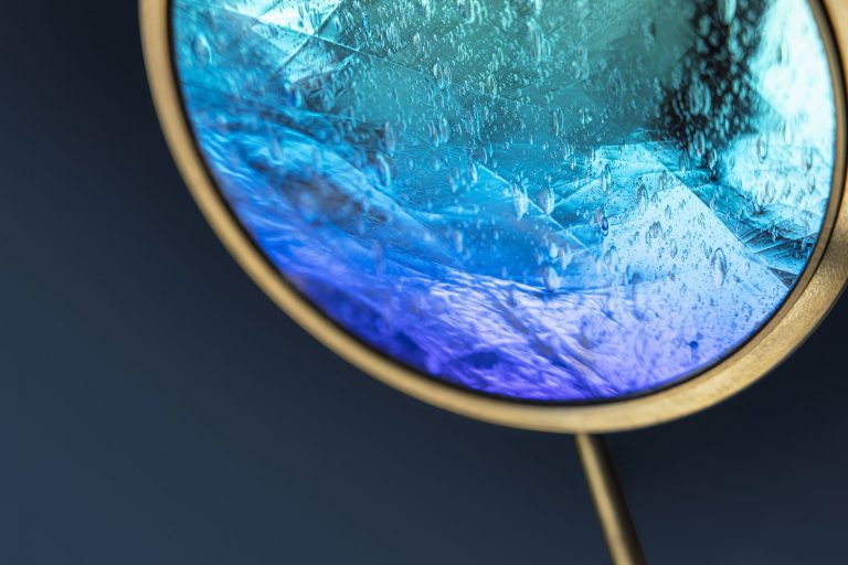 Talismano, tutti i riflessi del vetro nella nuova lampada di Catellani & Smith