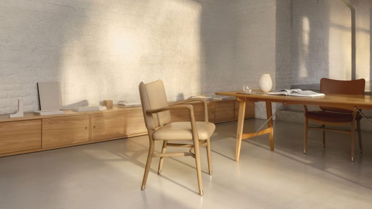 Carl Hansen & Søn porta alla Milano Design Week la VLA61 Monarch Chair