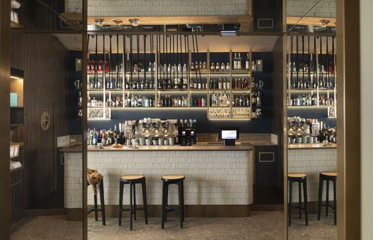 Pelizzari Studio disegna il nuovo Cocktail Bar RIVALAGO sul Lago di Garda