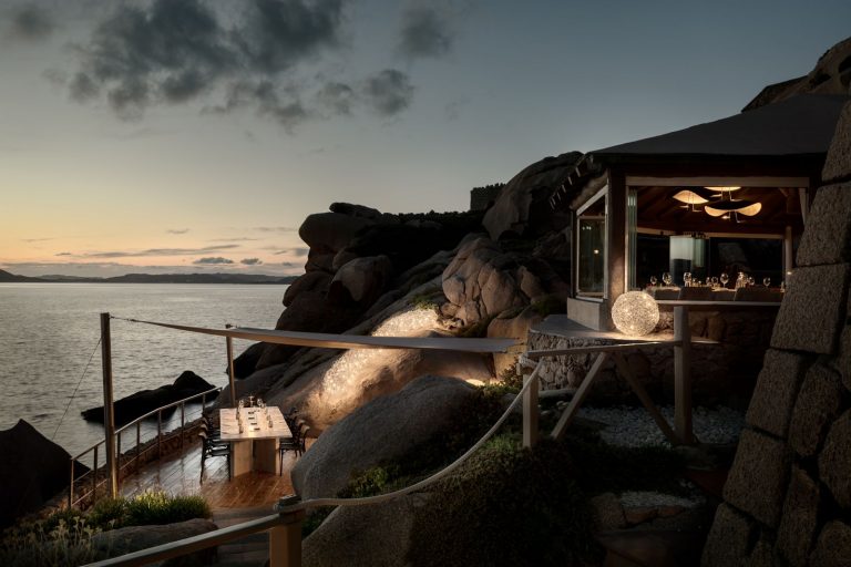 Il tramonto magico di Catellani & Smith al Phi Beach di Baja Sardinia