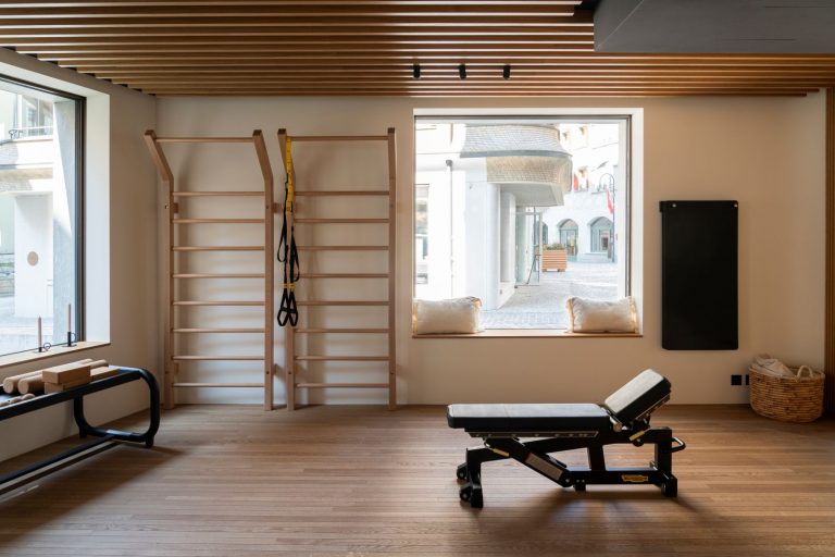 La Vetta: l’essenzialità alpina incontra il design italiano nel cuore di Andermatt