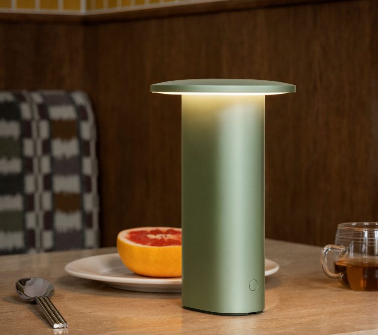 Solae, la nuova lampada portatile di Fritz Hansen