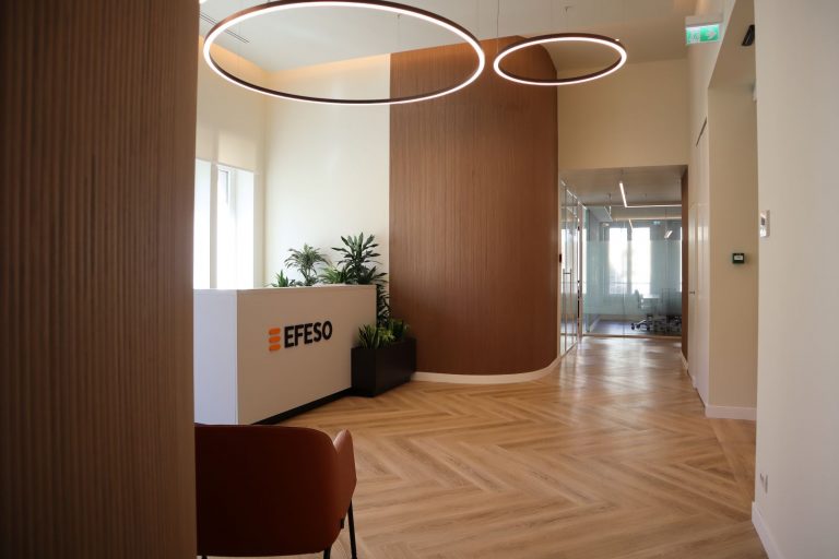 CBĀrchitects disegna la nuova sede di Efeso Consulting: l’ufficio come ecosistema relazionale nel cuore di Milano