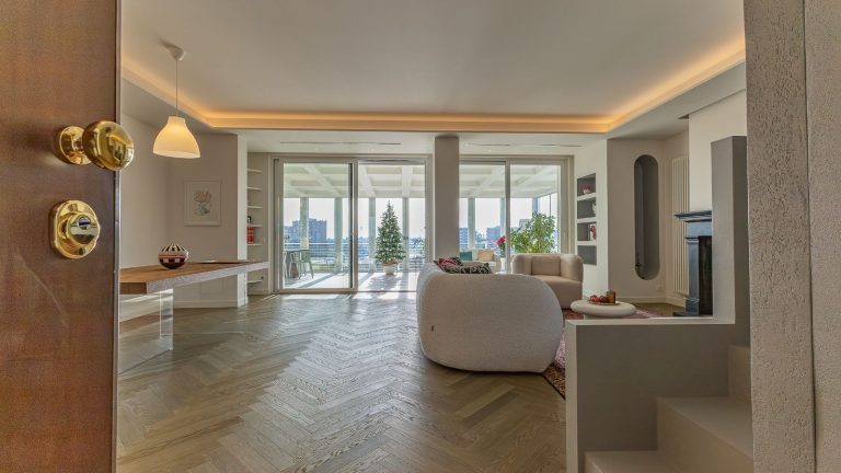 La metamorfosi di un attico a Latina firmata piùottosei architettura