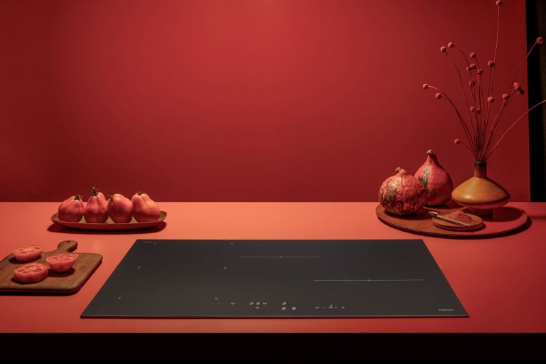 Falmec e la nuova finitura nero matt: così evolve il piano a induzione