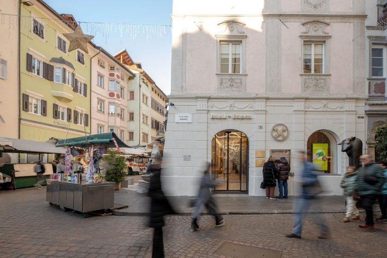 Raiffeisen Bolzano: un dialogo tra storia e modernità nel cuore della città
