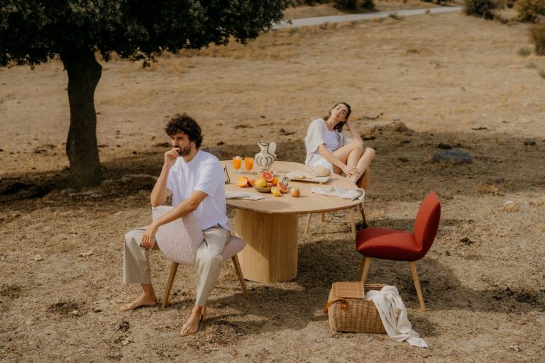 We Bring the Outside In: il debutto di Mobitec a Milano con il design scultoreo di Olea