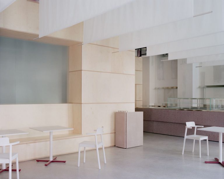 PAN deli: piccole architetture per il rito della pausa urbana a Milano