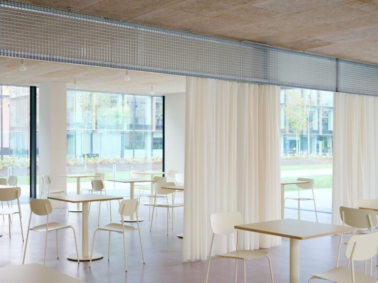 WAO Kitchen: trasparenze urbane e flessibilità progettuale a Milano