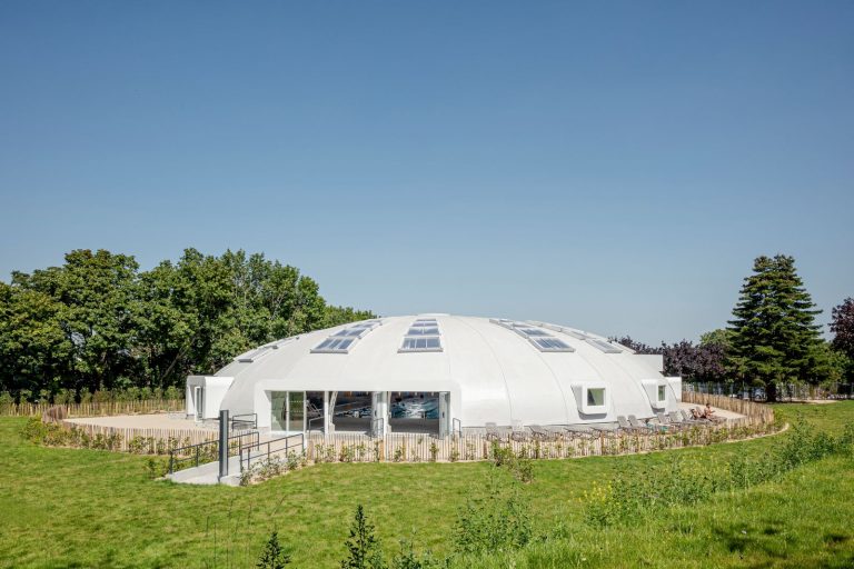 Rinascita di un’icona: il restauro della Piscina Tournesol a Taverny